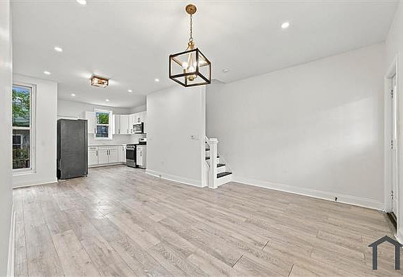 4th image of 5744 Delancey St