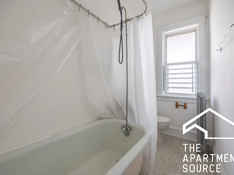 2627 N Spaulding Ave #2E — Photo 8
