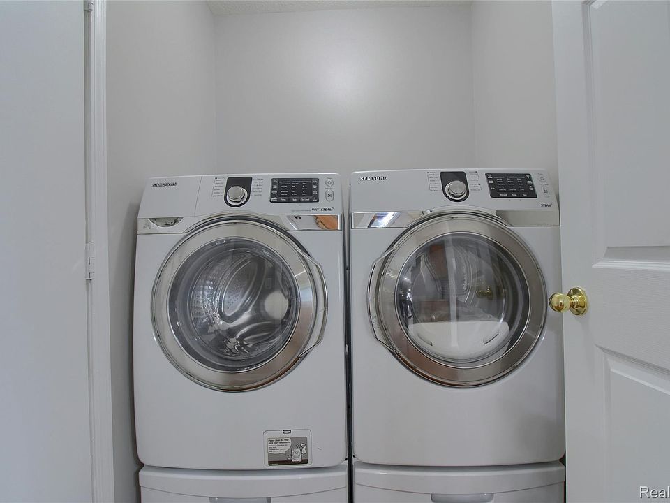 105 Farmington Rd, photo 22