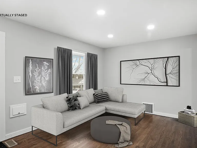 976 S 50th Ave — Photo 3
