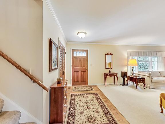 3rd image of 946 N Hedgewood Dr