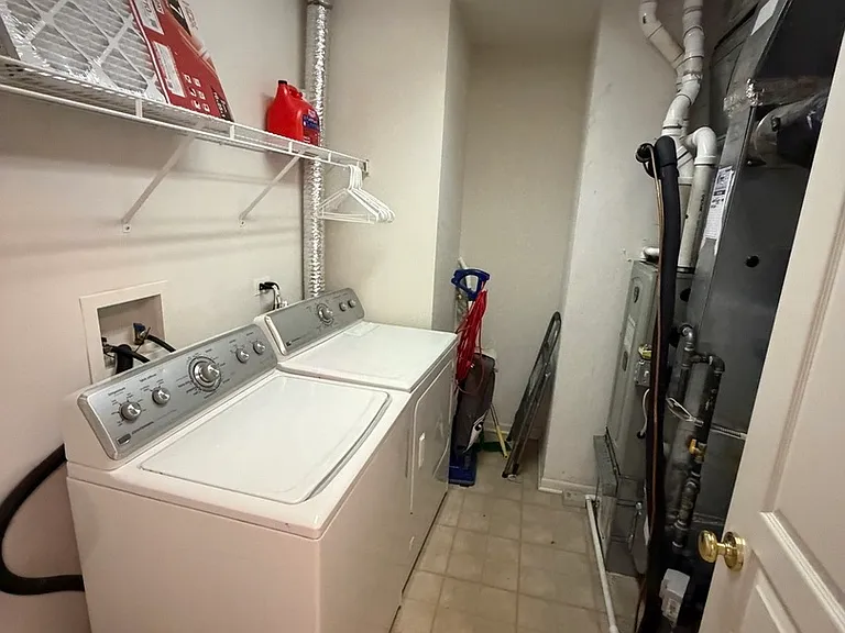 465 Metropolitan St — Photo 13