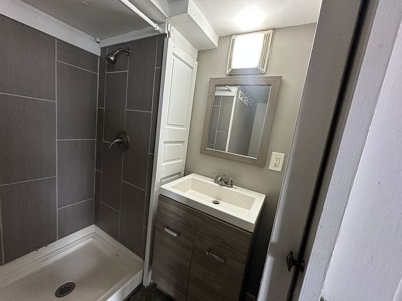 4th image of 308 E Pacific St #1