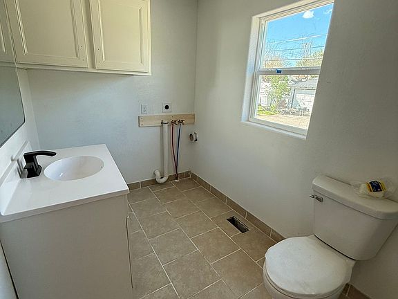 Washer/dryer hook-ups available