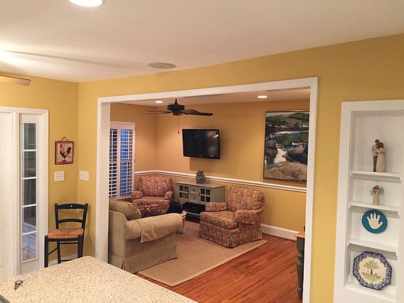 Family room (off kitchen)