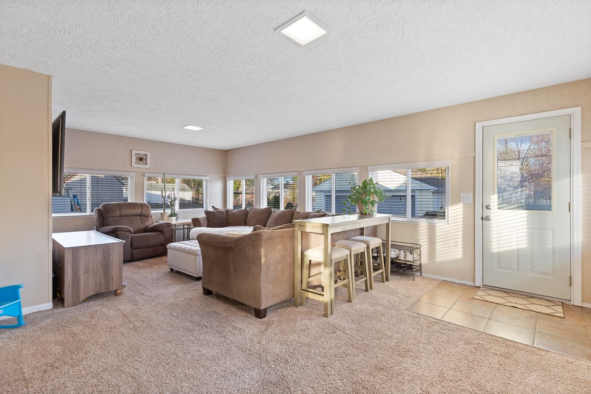 next background image