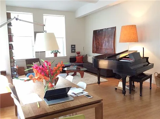 Sold by R New York | media 7