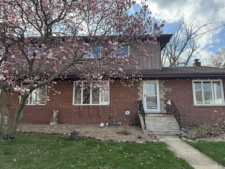 8944 Erie St — Photo 1