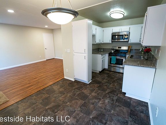 2nd image of 4406 Cahuenga Blvd #106