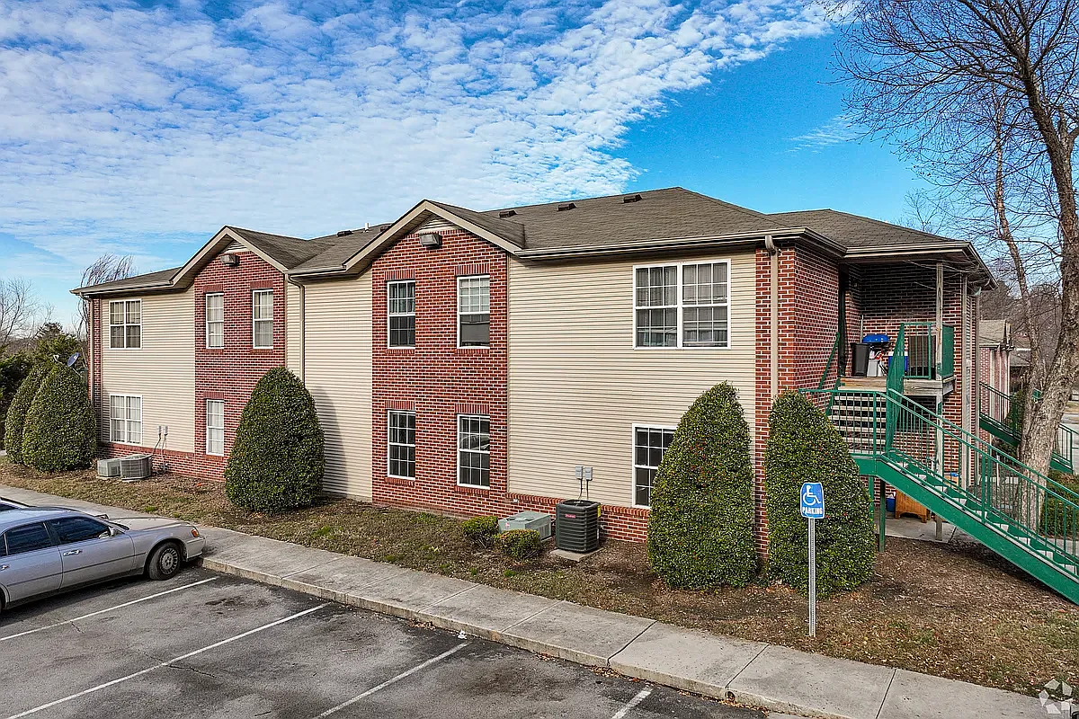 Summercrest Apartments — Photo 1