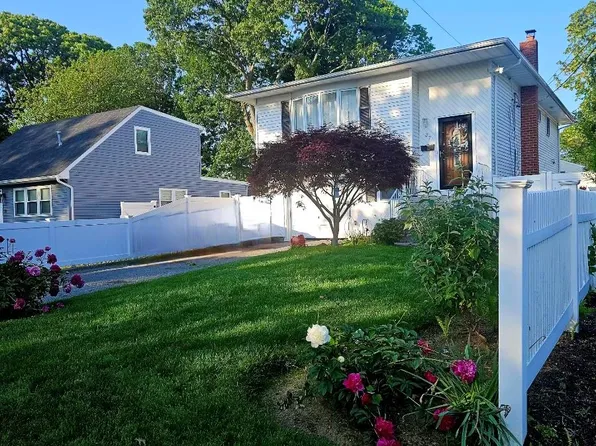 37 Vanderbilt Avenue, West Babylon, NY 11704