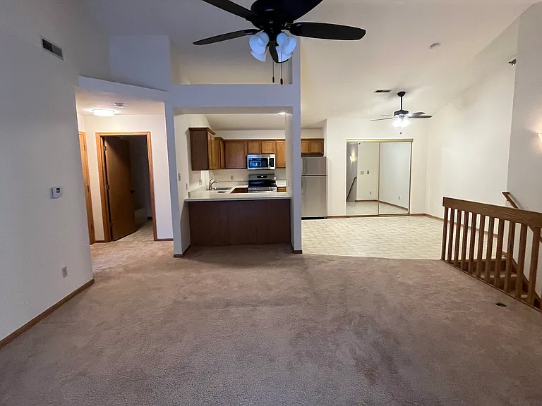 155 W Oak Leaf Dr #3 — Photo 2