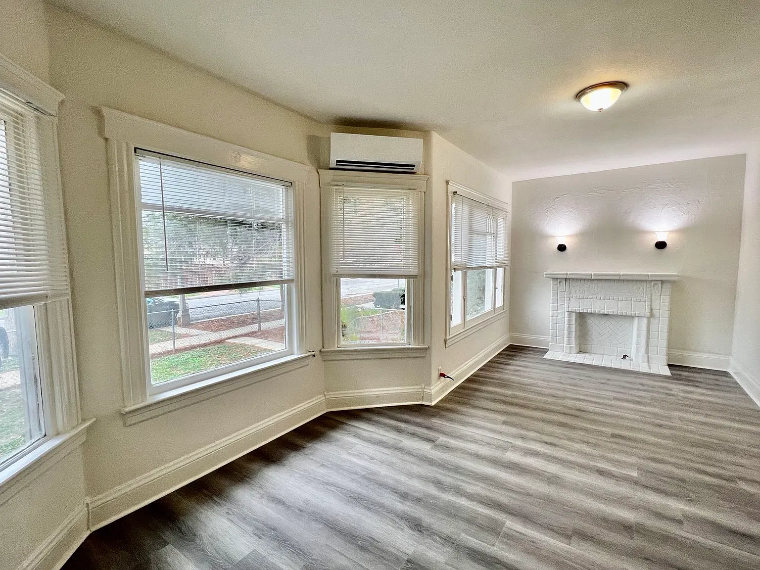 3624 Locust St — Photo 4