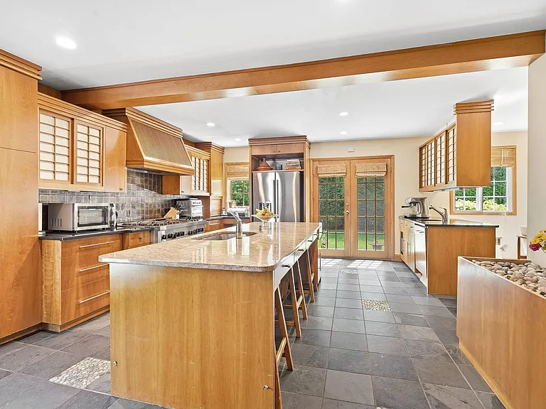 72 Hampton Rd — Photo 10