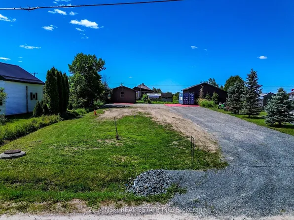 62 Edward St, Iroquois Falls, ON P0K 1G0