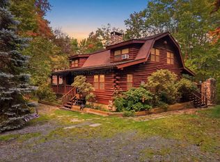 805 Blackbirch Ct, Hawley, PA 18428