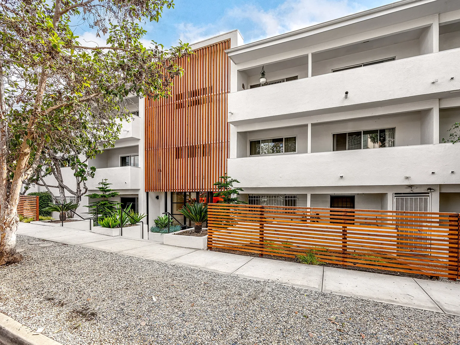 West Brent Apartments — Photo 2
