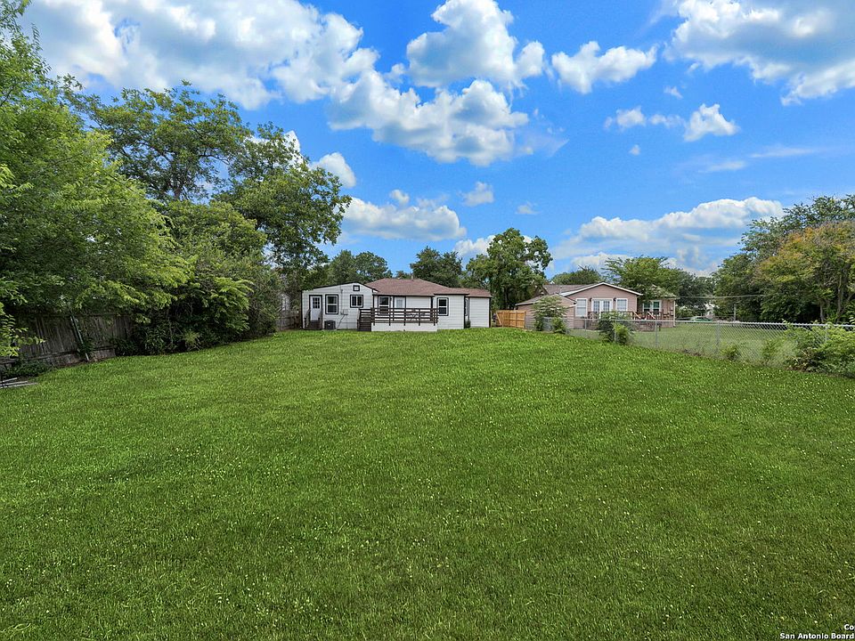 1st image of 122 Larchmont Dr