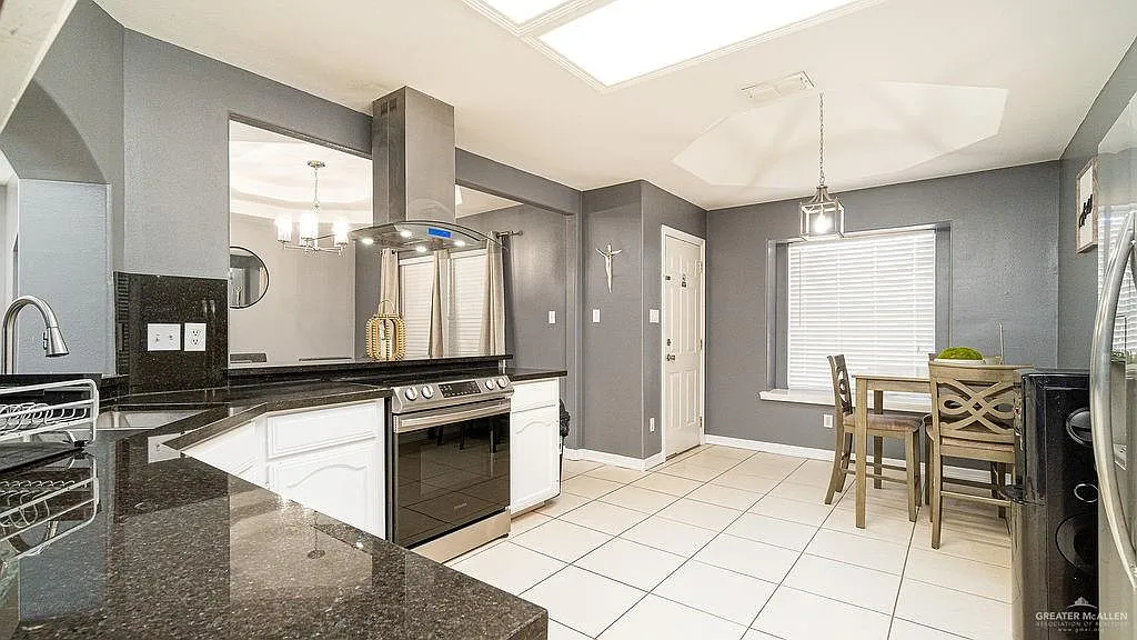 3 bed, 2.0 bath, 1569 sqft, $1,700 — Photo 2