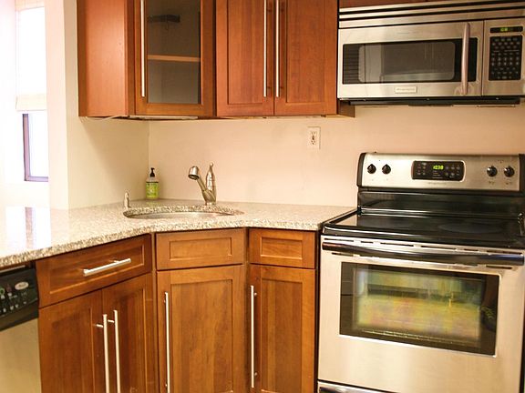 4th image of 258 Barrow St #203