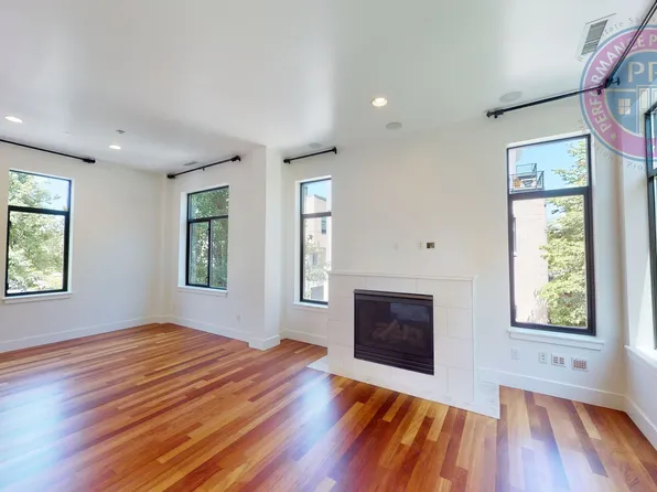 2046 NW 16th Ave, Portland, OR 97209