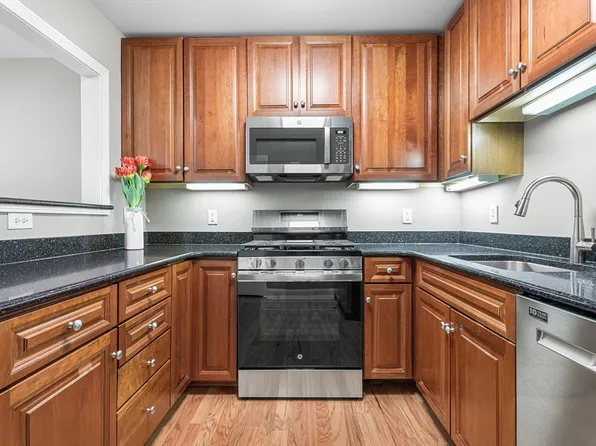 318 Rindge Ave Unit 112, Cambridge, MA 02140