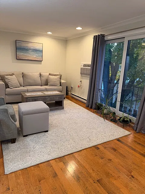 2 bed, 919 sqft, $2,600 — Photo 2