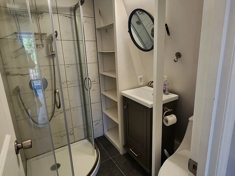 another view of the bathroom