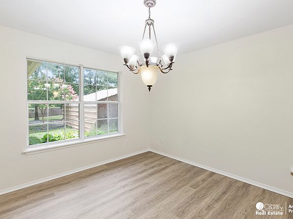 5th image of 200 Pinoak Dr
