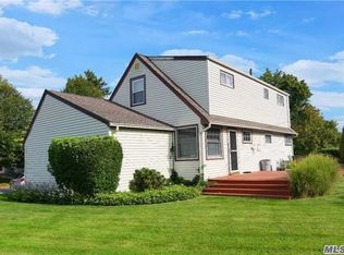 2 Briarcliff Rd, Westbury, NY 11590