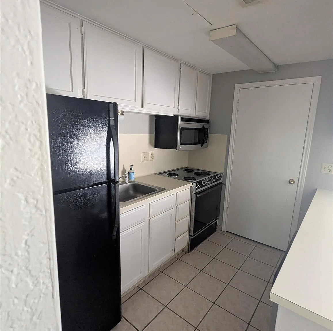 2 bed, 2.0 bath, 738 sqft, $1,745 — Photo 3