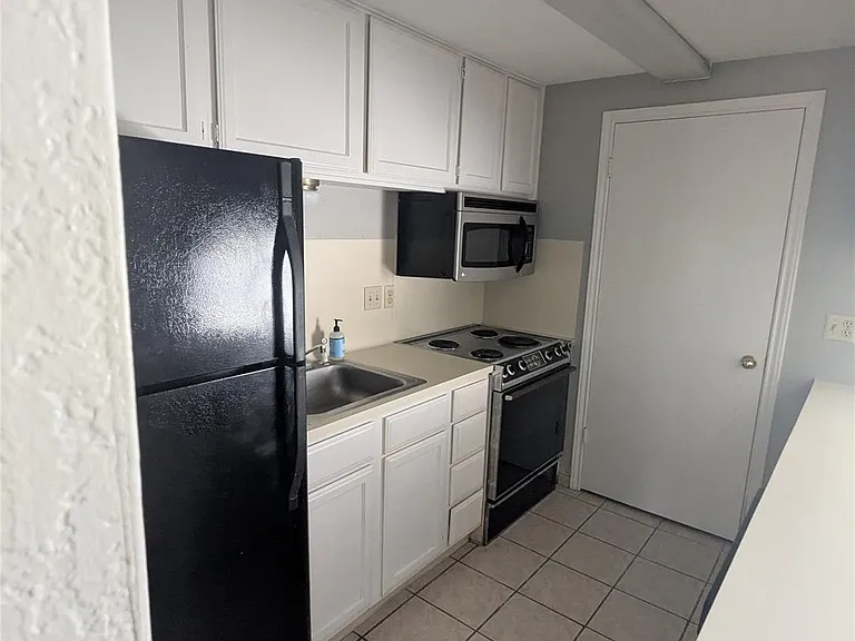 601 Nelray Blvd #11 — Photo 3
