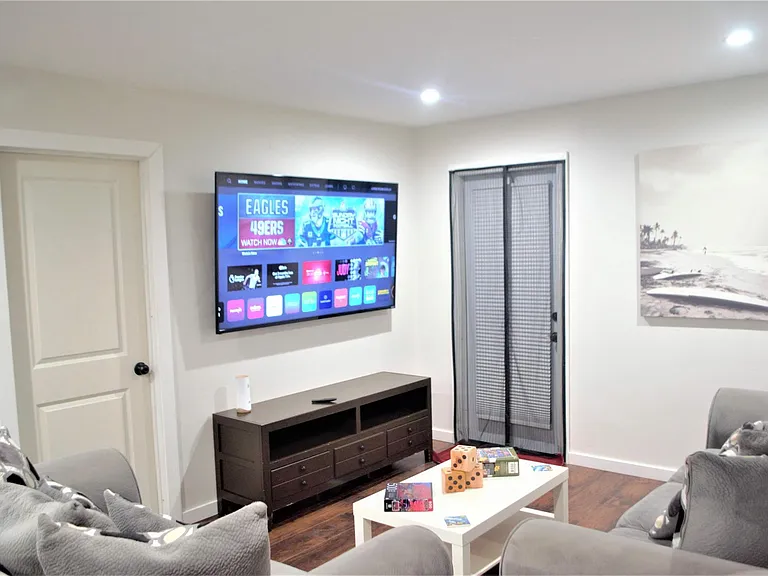 1410 Grove Ave — Photo 9