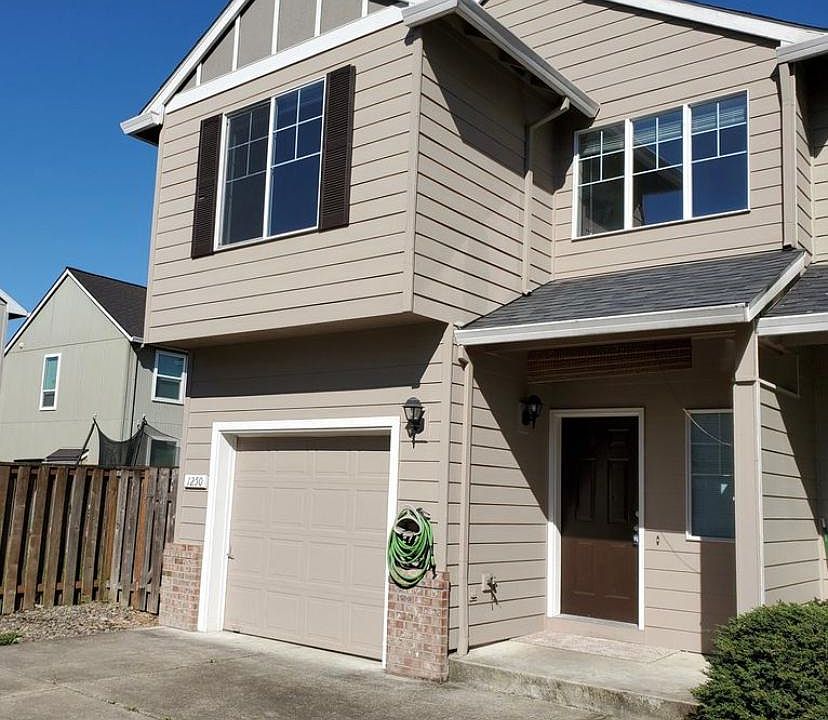 1st image of 1250 NE Birkshire Ct