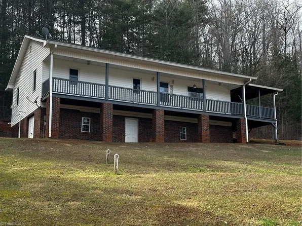 11555 Sparta Rd, Mc Grady, NC 28649