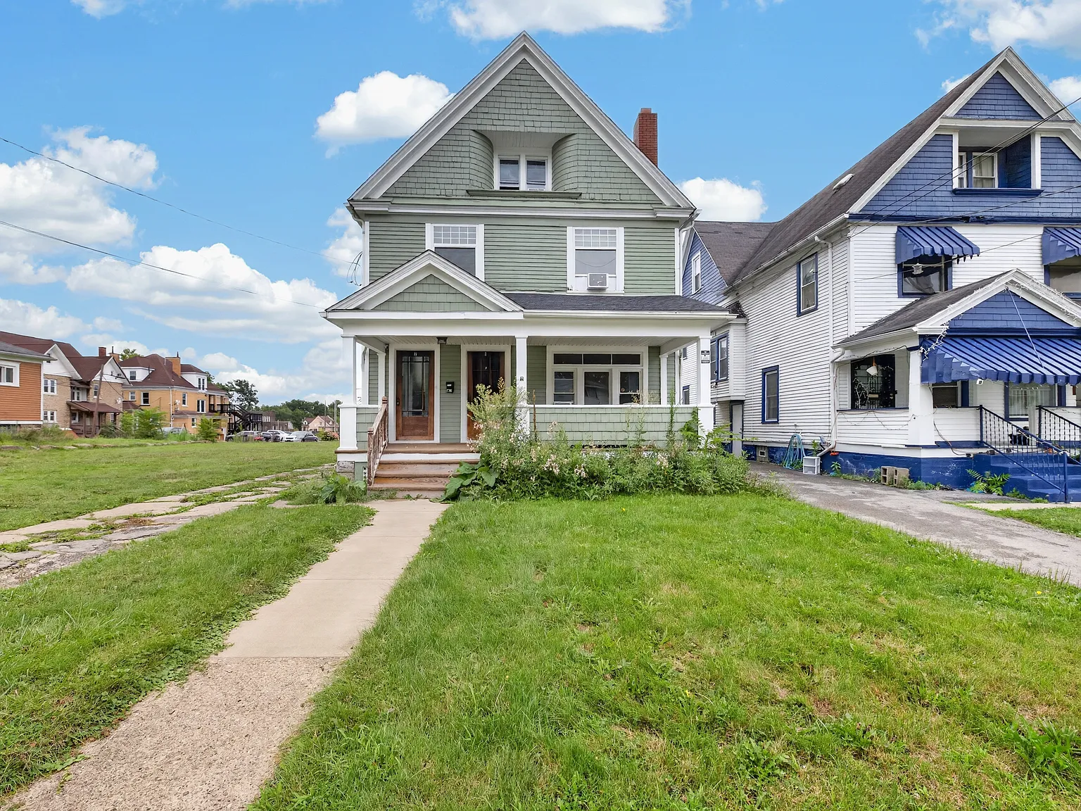 3 bed, 1300 sqft, $1,350 — Photo 1