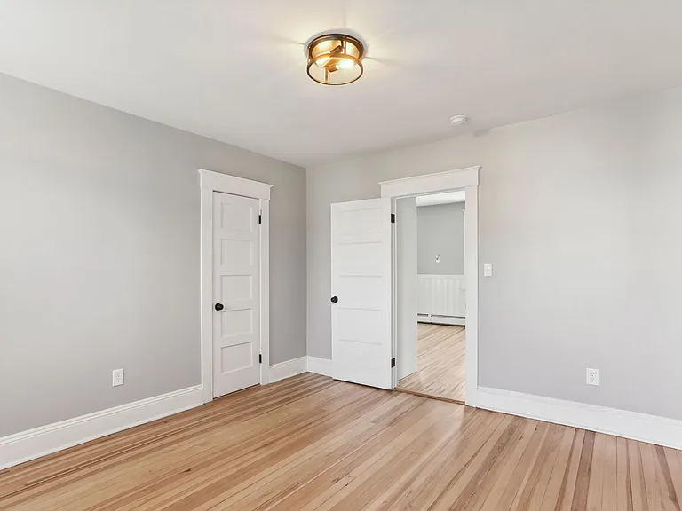139 Albany Ave — Photo 12