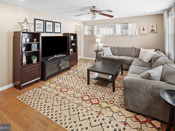 4th image of 4217 Park Ln