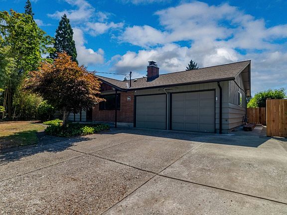 2nd image of 2530 24th St SE