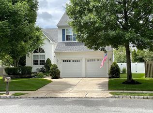 27 Nottingham Way, Mount Laurel, NJ 08054