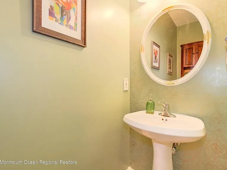 36 Austin St — Photo 15