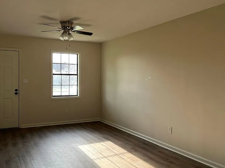 820 Smith Ave — Photo 5