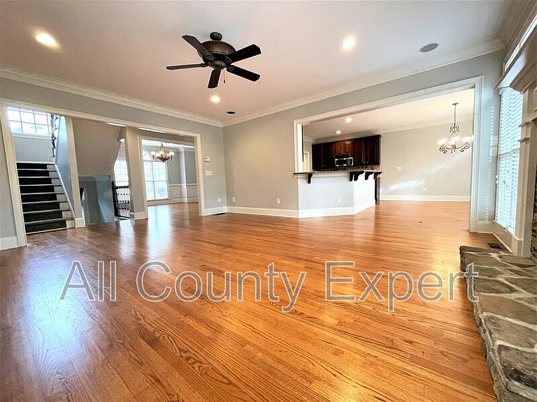 895 Lenox Ct NE — Photo 8