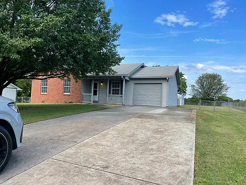 64 Milam Cres Photo 1
