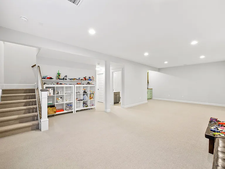6063 Chester Way — Photo 24