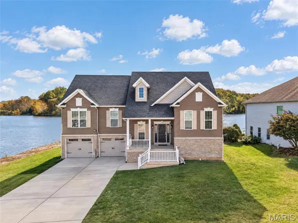 10202 Village Dr E, Foristell, MO 63348