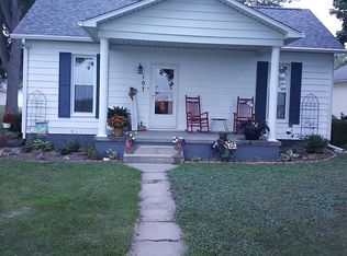 107 N Vine St, Moweaqua, IL 62550