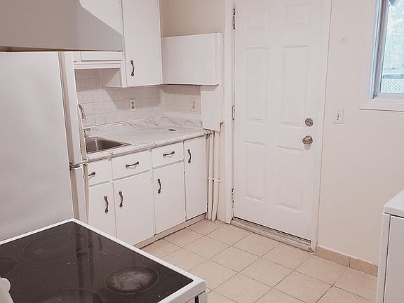 4th image of 382 Langlois Ave
