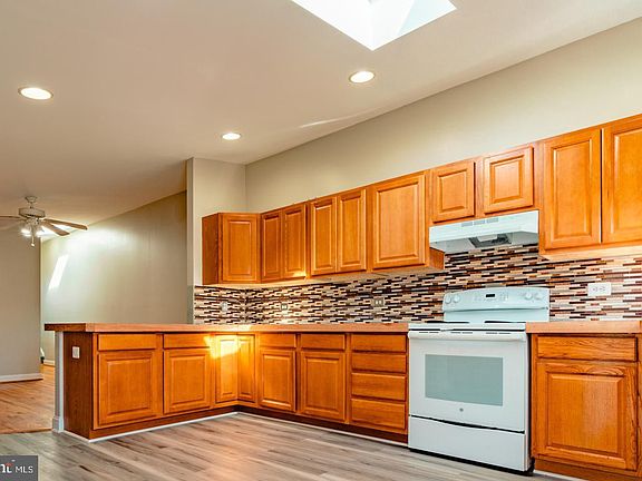 3rd image of 104 S Loudoun St APT 1