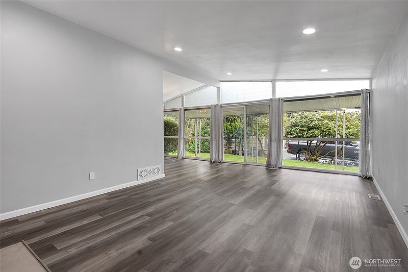 5th image of 10524 43rd Street Ct E